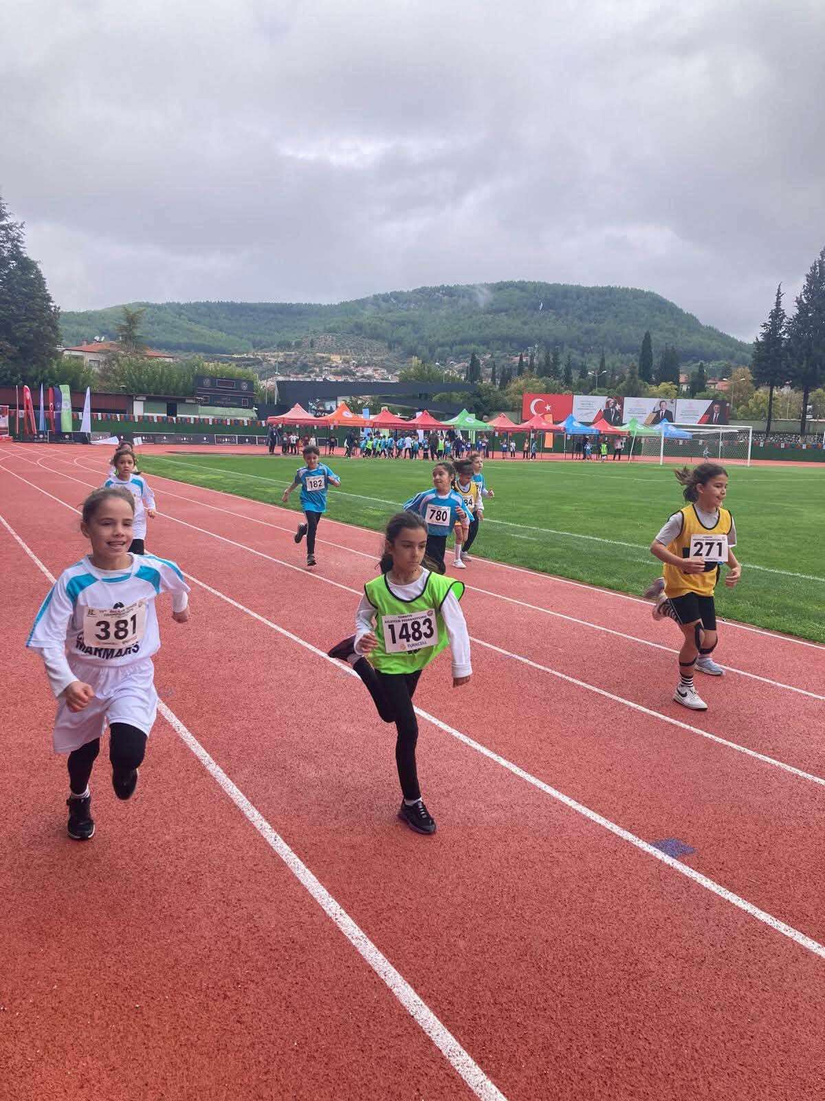 Muğla Atatürk Stadyumu’nda Cumhuriyet Coşkusu: 316 Sporcu Pistte Buluştu 4